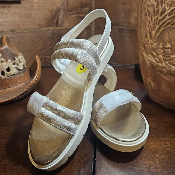 MICHAEL Michael Kors White and Cream Sandals - Picture 7 of 9